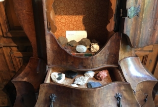 Faye Toogood's stone collection at Airbnb (Casa degli Atellani), ph. pr/udercover