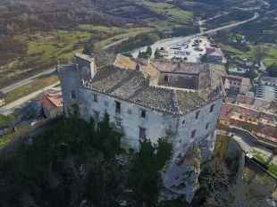 Castello di Pescolanciano (Molise) courtesy Cristian Perrella